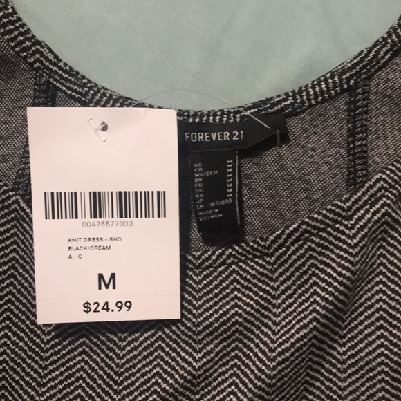 Fitted dress - Picture 4 of 4